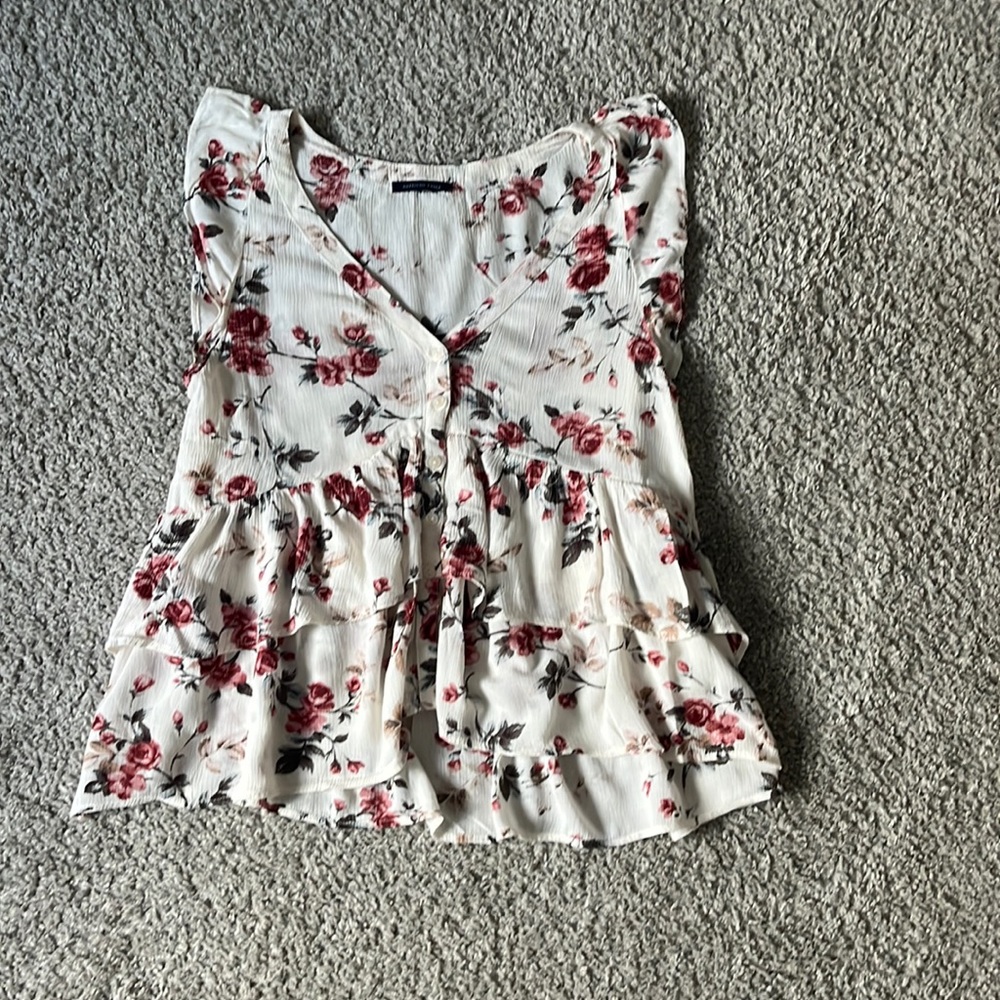 *Woman’s white flare shirt